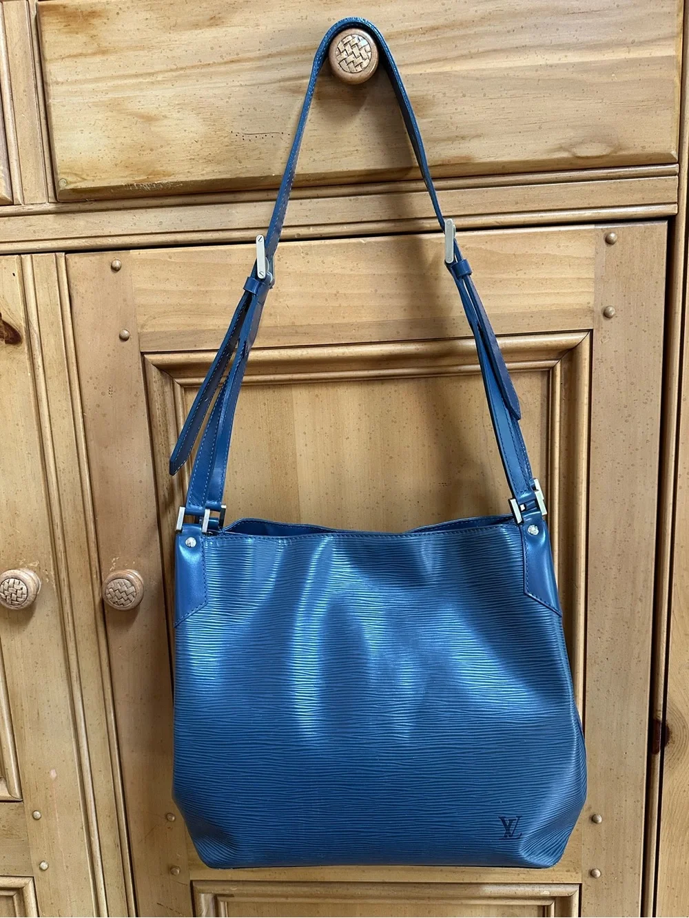 Authentic Louis Vuitton Blue Epi Leather Mandara MM Shoulder Bag